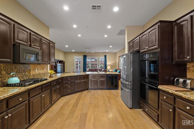 6411 Lisbon Place, Bakersfield, CA 93306