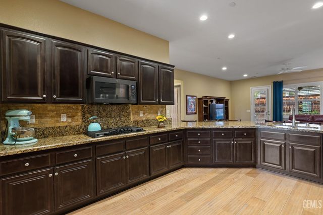 6411 Lisbon Place, Bakersfield, CA 93306