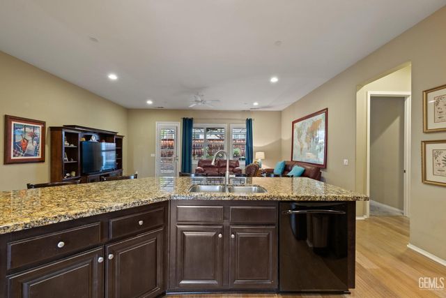 6411 Lisbon Place, Bakersfield, CA 93306