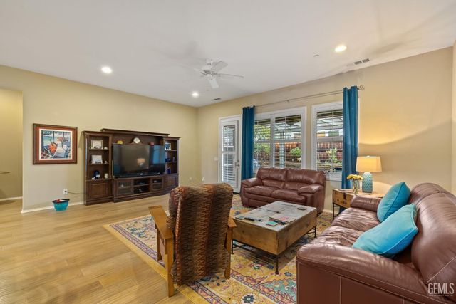 6411 Lisbon Place, Bakersfield, CA 93306