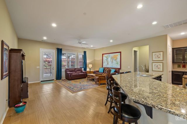 6411 Lisbon Place, Bakersfield, CA 93306