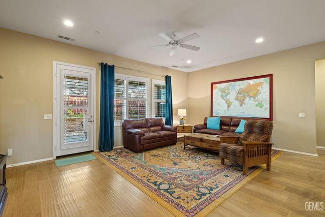 6411 Lisbon Place, Bakersfield, CA 93306