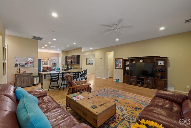 6411 Lisbon Place, Bakersfield, CA 93306