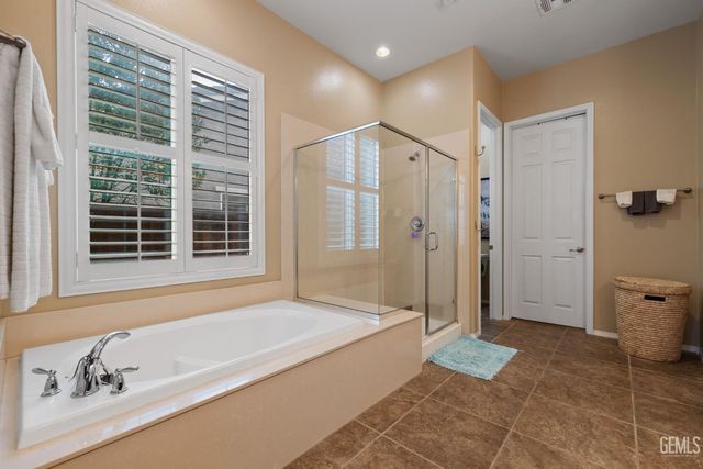 6411 Lisbon Place, Bakersfield, CA 93306