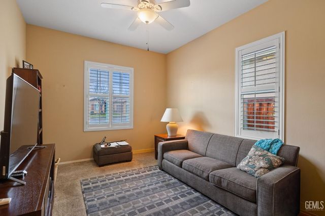 6411 Lisbon Place, Bakersfield, CA 93306