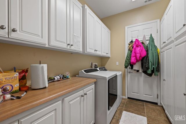 6411 Lisbon Place, Bakersfield, CA 93306