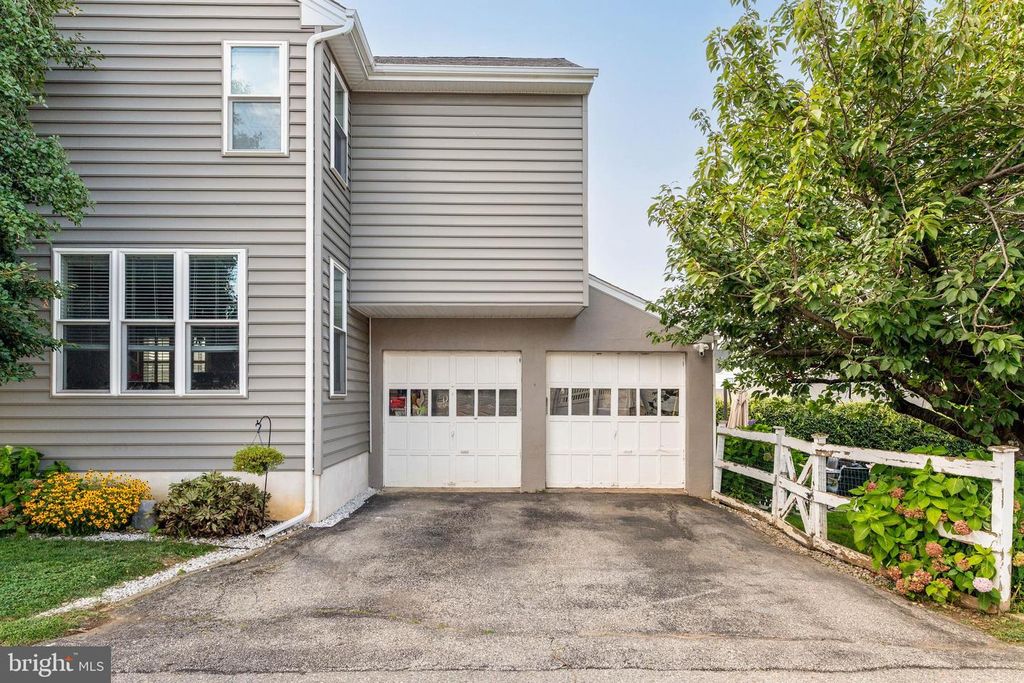 218 W 11TH AVE, Conshohocken, PA 19428