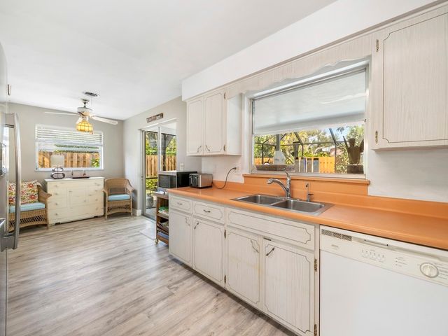 601 Gardenia Lane, Vero Beach, FL 32963