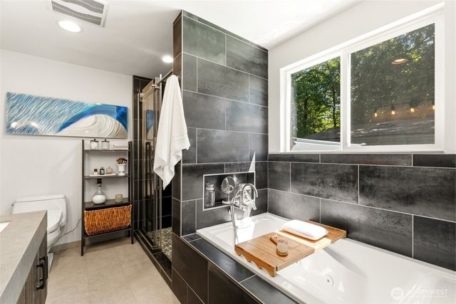 2007 NE 137th Street, Seattle, WA 98125