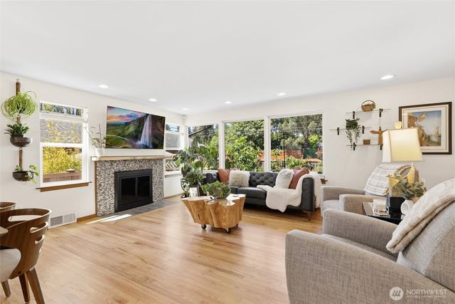 2007 NE 137th Street, Seattle, WA 98125