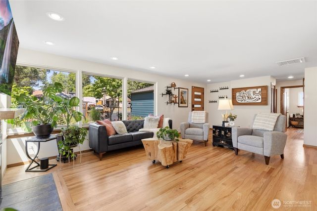 2007 NE 137th Street, Seattle, WA 98125