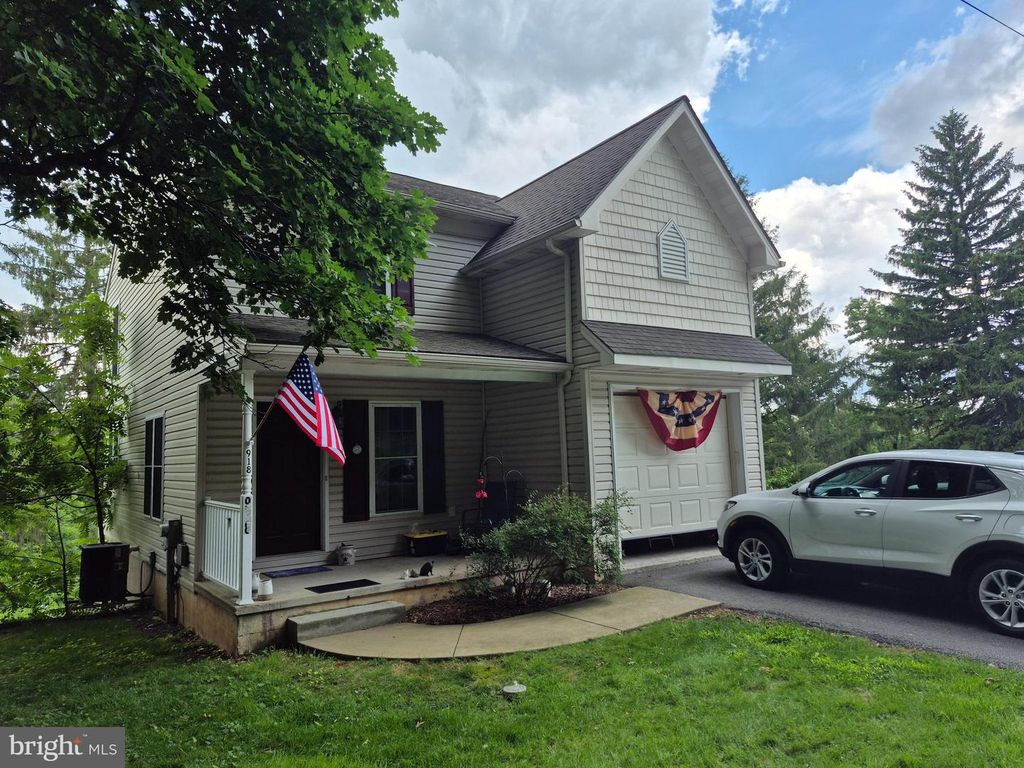 918 CHESTNUT ST, Gap, PA 17527
