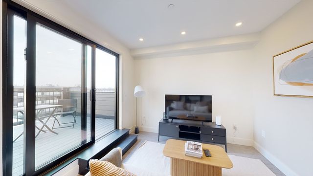 353 E 8th St 3, Boston, MA 02127