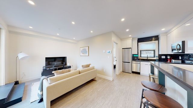 353 E 8th St 3, Boston, MA 02127