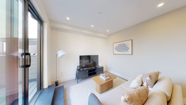 353 E 8th St 3, Boston, MA 02127