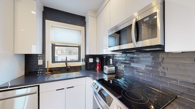 353 E 8th St 3, Boston, MA 02127