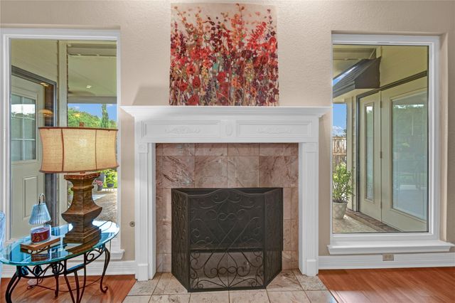 123 Jamestown Avenue, Clute, TX 77531