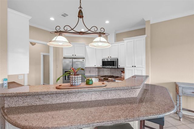 123 Jamestown Avenue, Clute, TX 77531