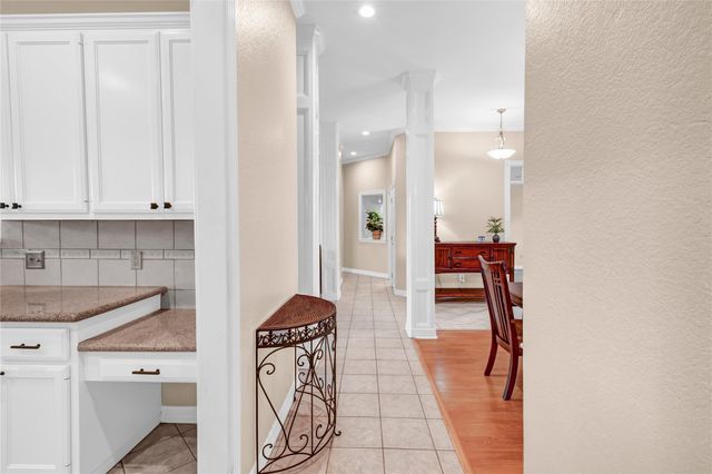 123 Jamestown Avenue, Clute, TX 77531
