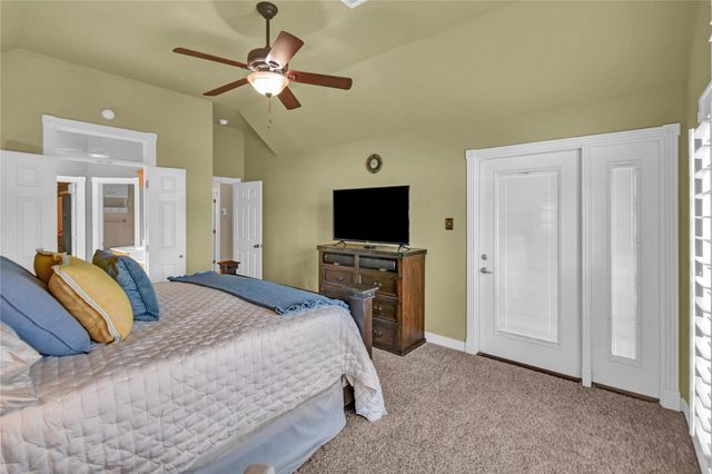 123 Jamestown Avenue, Clute, TX 77531