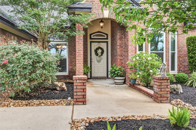 123 Jamestown Avenue, Clute, TX 77531