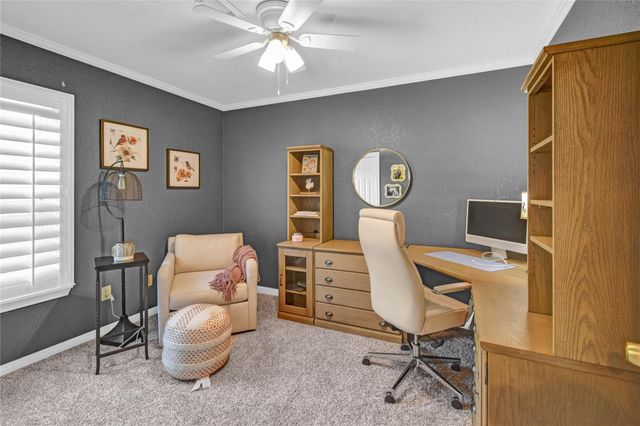 123 Jamestown Avenue, Clute, TX 77531