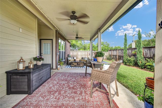 123 Jamestown Avenue, Clute, TX 77531