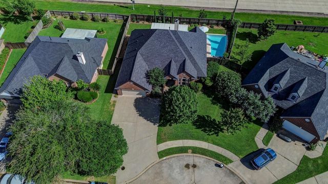 123 Jamestown Avenue, Clute, TX 77531
