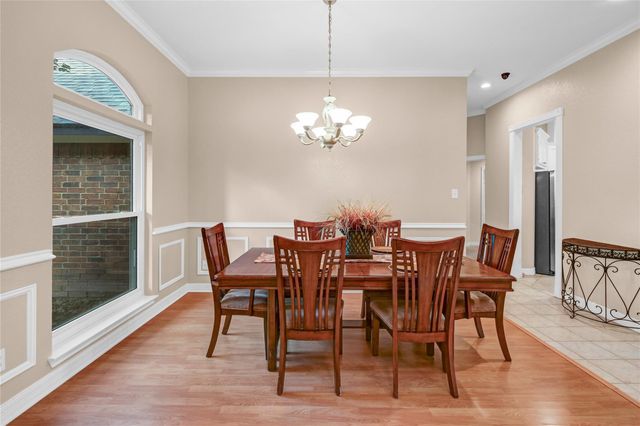 123 Jamestown Avenue, Clute, TX 77531