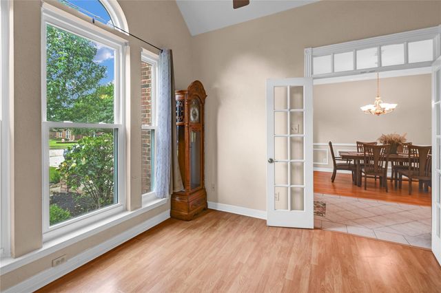 123 Jamestown Avenue, Clute, TX 77531