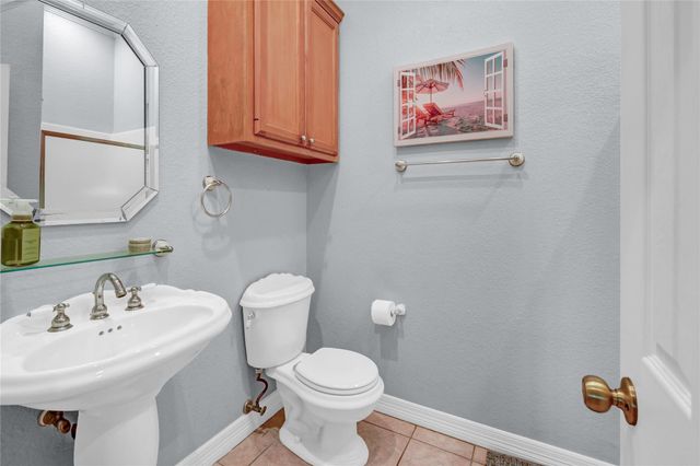 123 Jamestown Avenue, Clute, TX 77531