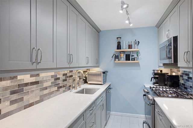 1865 211th Street 6E, Bayside, NY 11360