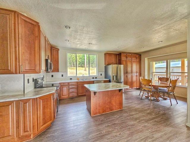 717 Dry Gulch Rd, Colville, WA 99114