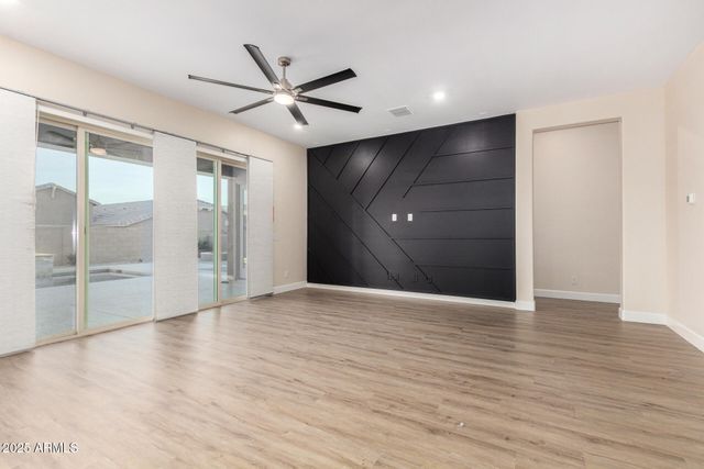 16987 W SAGUARO PARK Lane, Surprise, AZ 85387