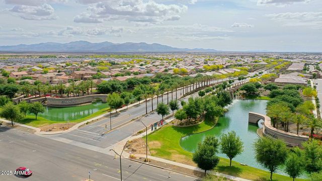 16987 W SAGUARO PARK Lane, Surprise, AZ 85387