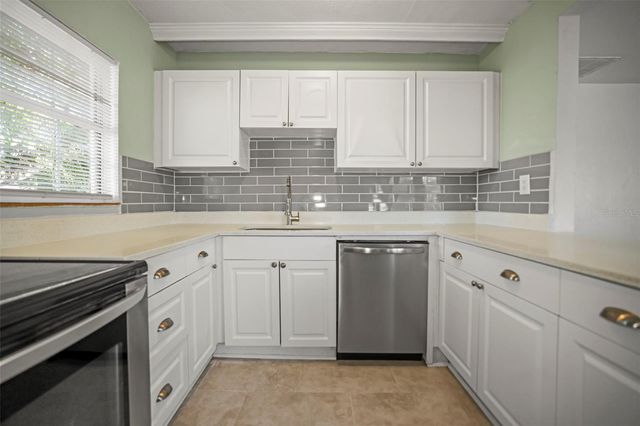 1511 35TH AVENUE N, St Petersburg, FL 33704