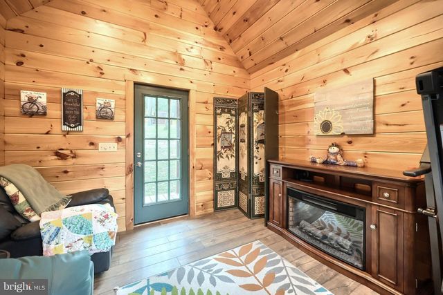 6398 CHAMBERSBURG RD, Fayetteville, PA 17222
