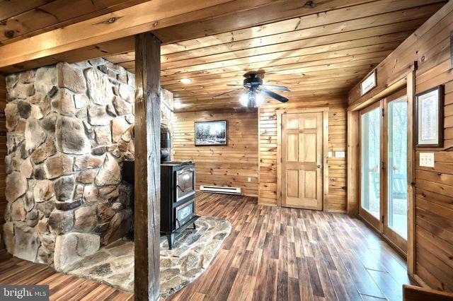 6398 CHAMBERSBURG RD, Fayetteville, PA 17222