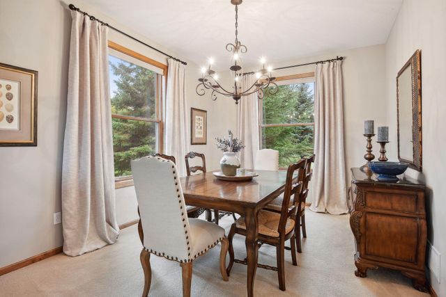 7645 Ridgeview Way, Chanhassen, MN 55317