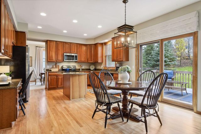 7645 Ridgeview Way, Chanhassen, MN 55317
