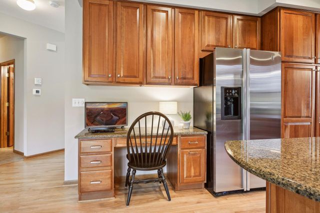 7645 Ridgeview Way, Chanhassen, MN 55317