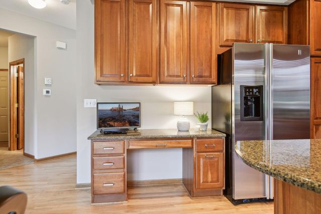 7645 Ridgeview Way, Chanhassen, MN 55317