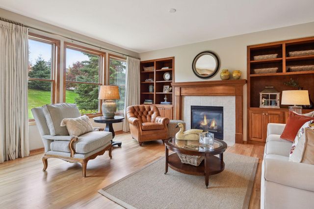7645 Ridgeview Way, Chanhassen, MN 55317