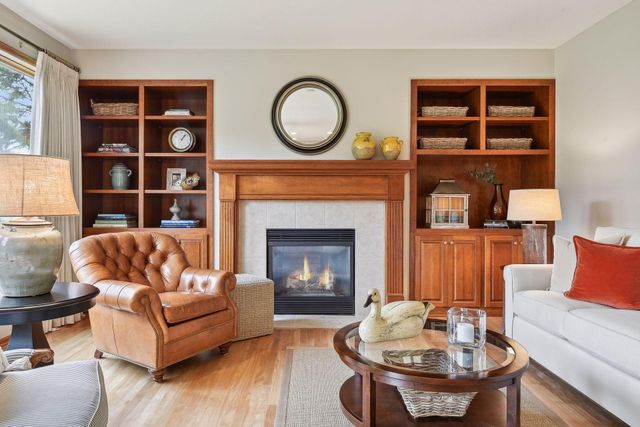 7645 Ridgeview Way, Chanhassen, MN 55317