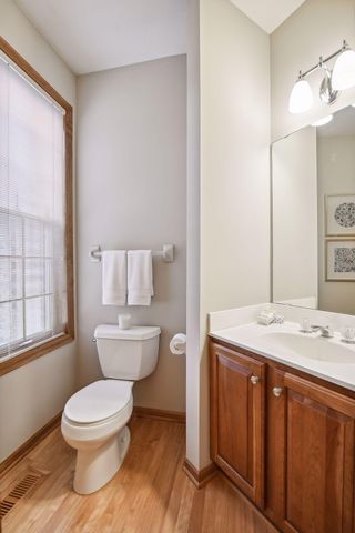 7645 Ridgeview Way, Chanhassen, MN 55317
