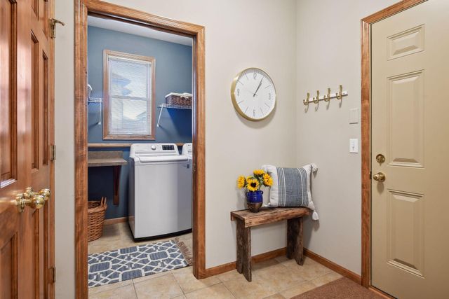7645 Ridgeview Way, Chanhassen, MN 55317