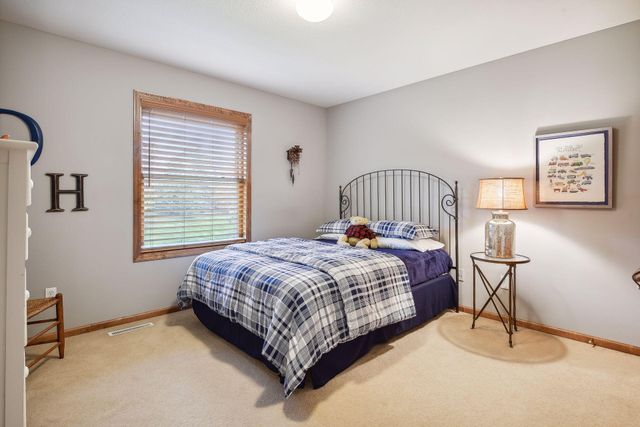 7645 Ridgeview Way, Chanhassen, MN 55317