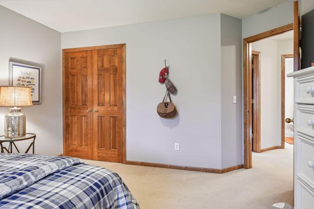 7645 Ridgeview Way, Chanhassen, MN 55317