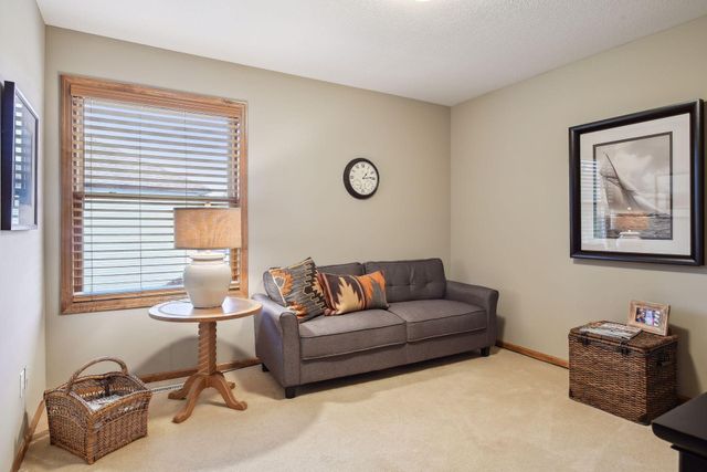 7645 Ridgeview Way, Chanhassen, MN 55317