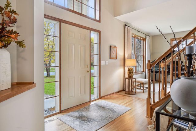 7645 Ridgeview Way, Chanhassen, MN 55317